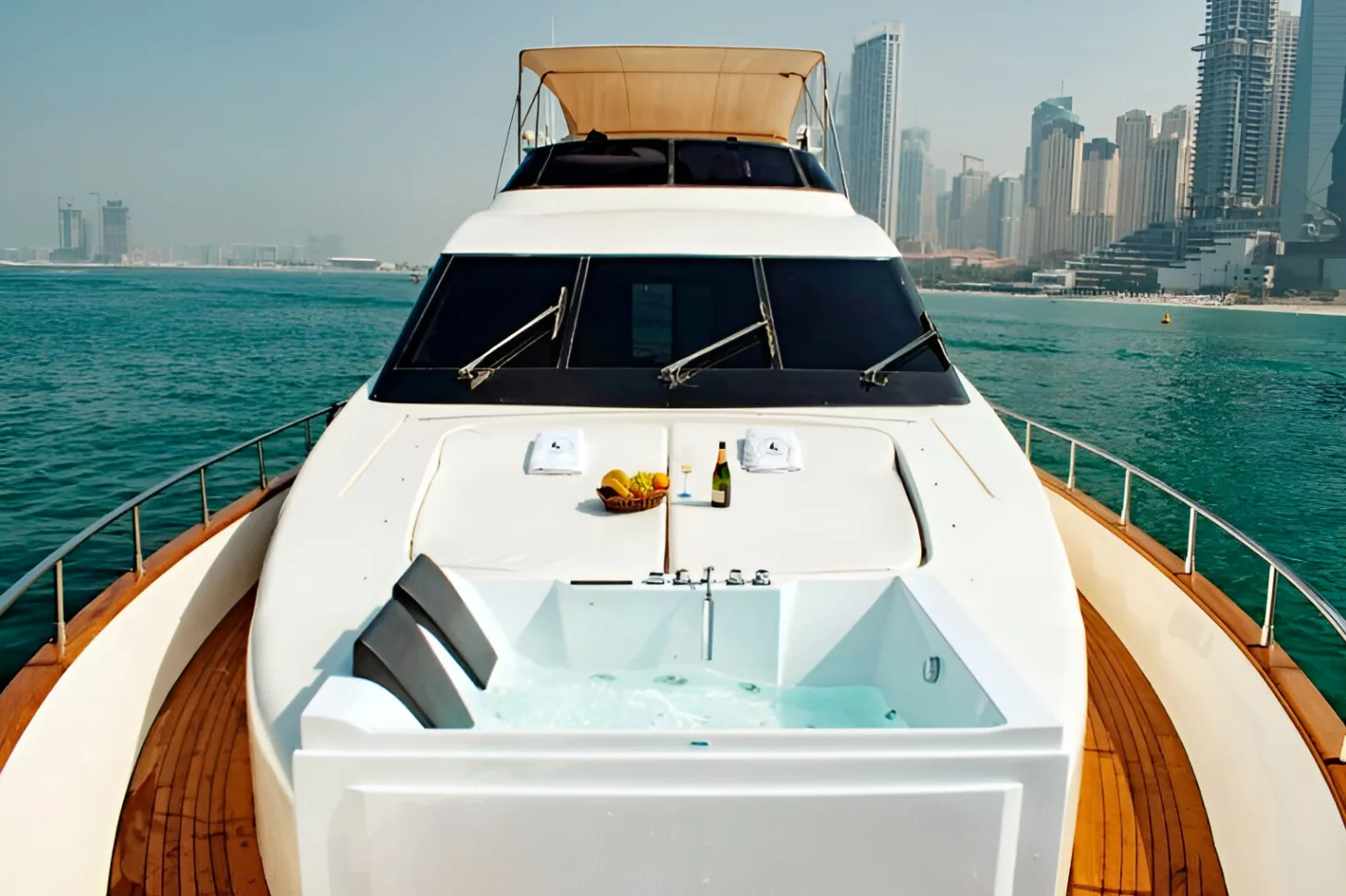 Azimut 80 Ft Yacht with Jacuzzi — 2