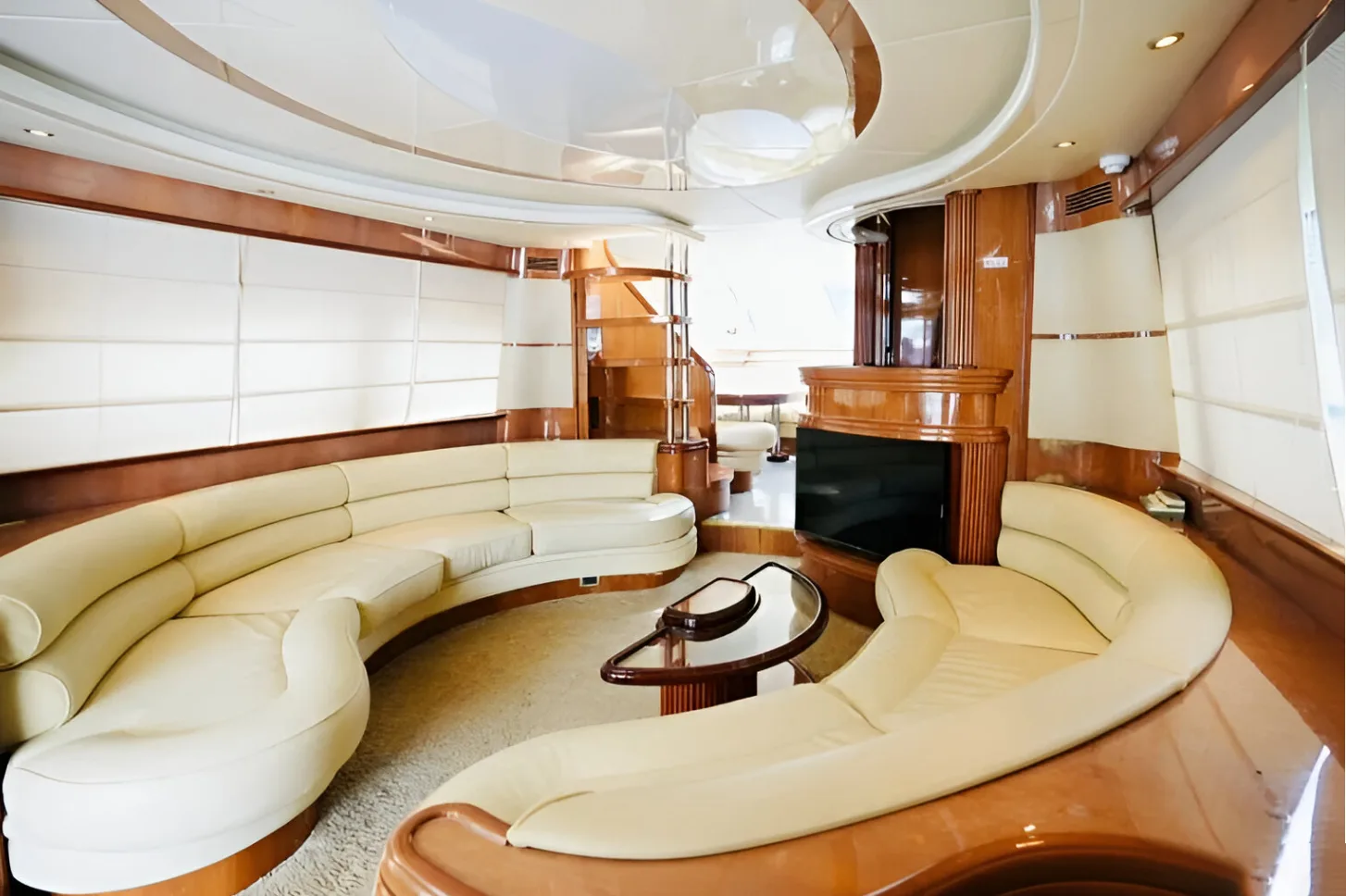 Azimut 80 Ft Yacht with Jacuzzi — 8
