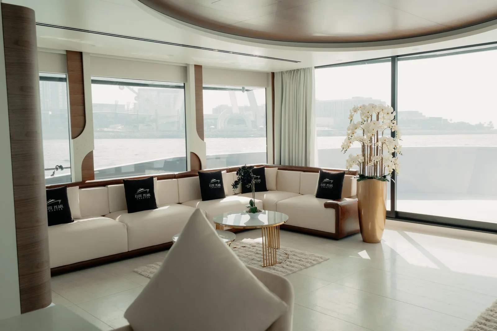 Floating 100 Ft Yacht — 5
