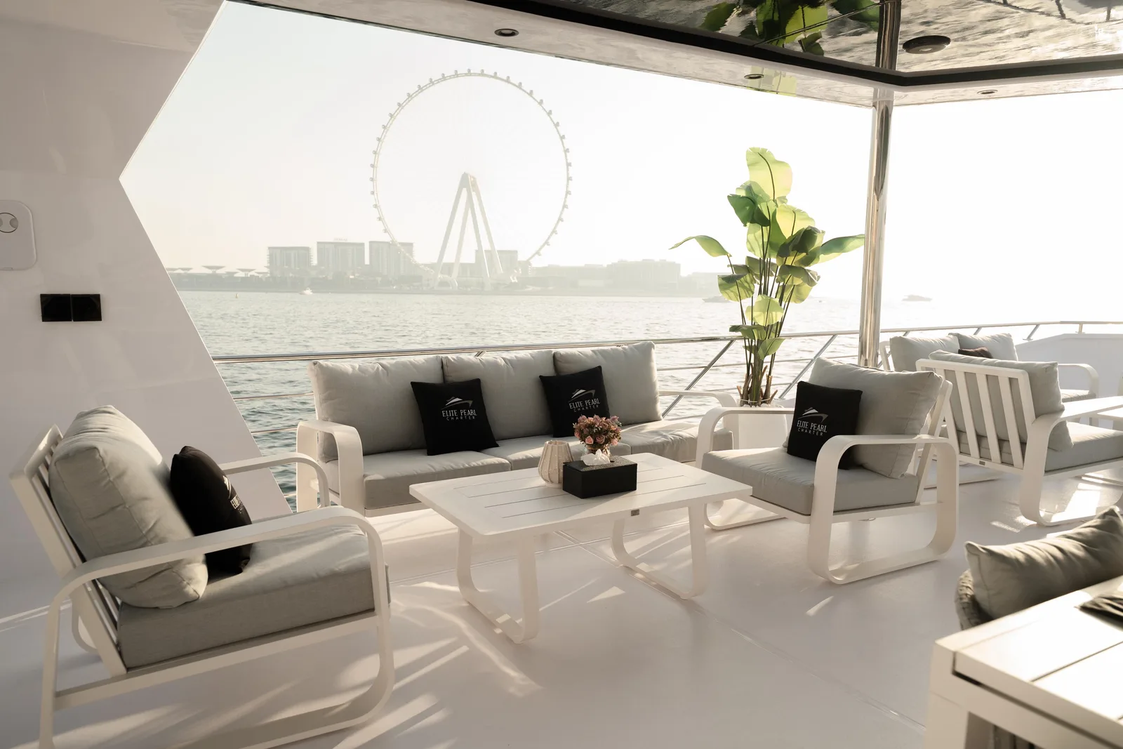 Floating 100 Ft Yacht — 8