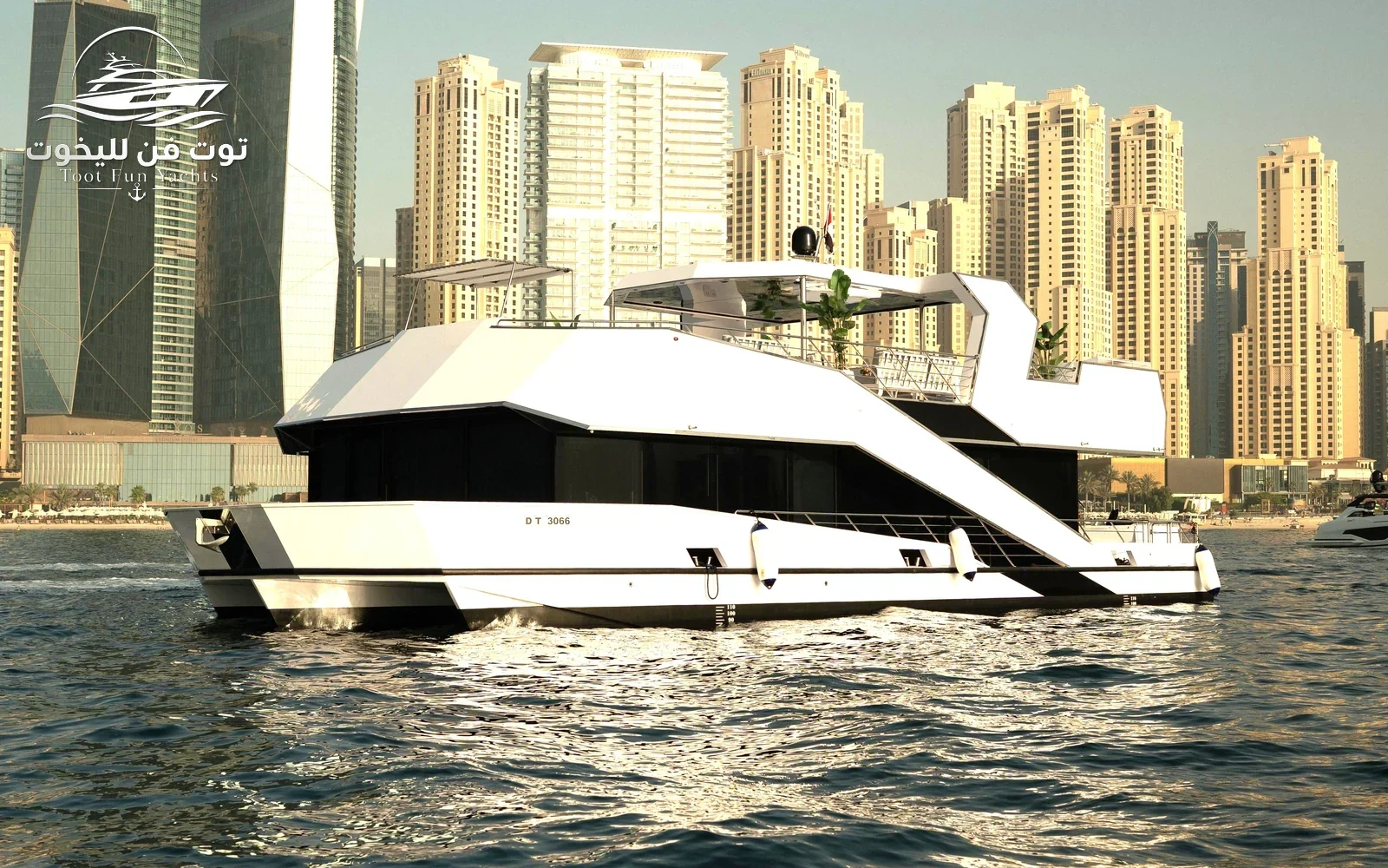 Floating 100 Ft Yacht