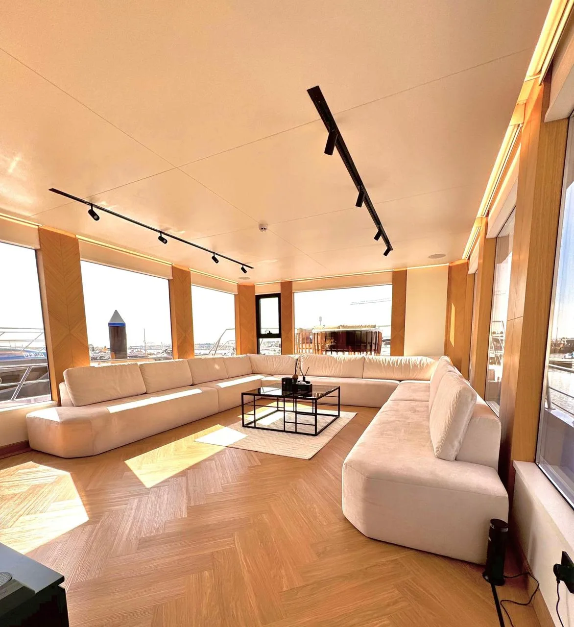 Luxury 55 Ft Houseboat — 2