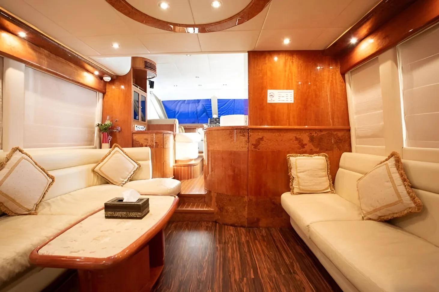 Majesty 70 Ft Yacht — 7