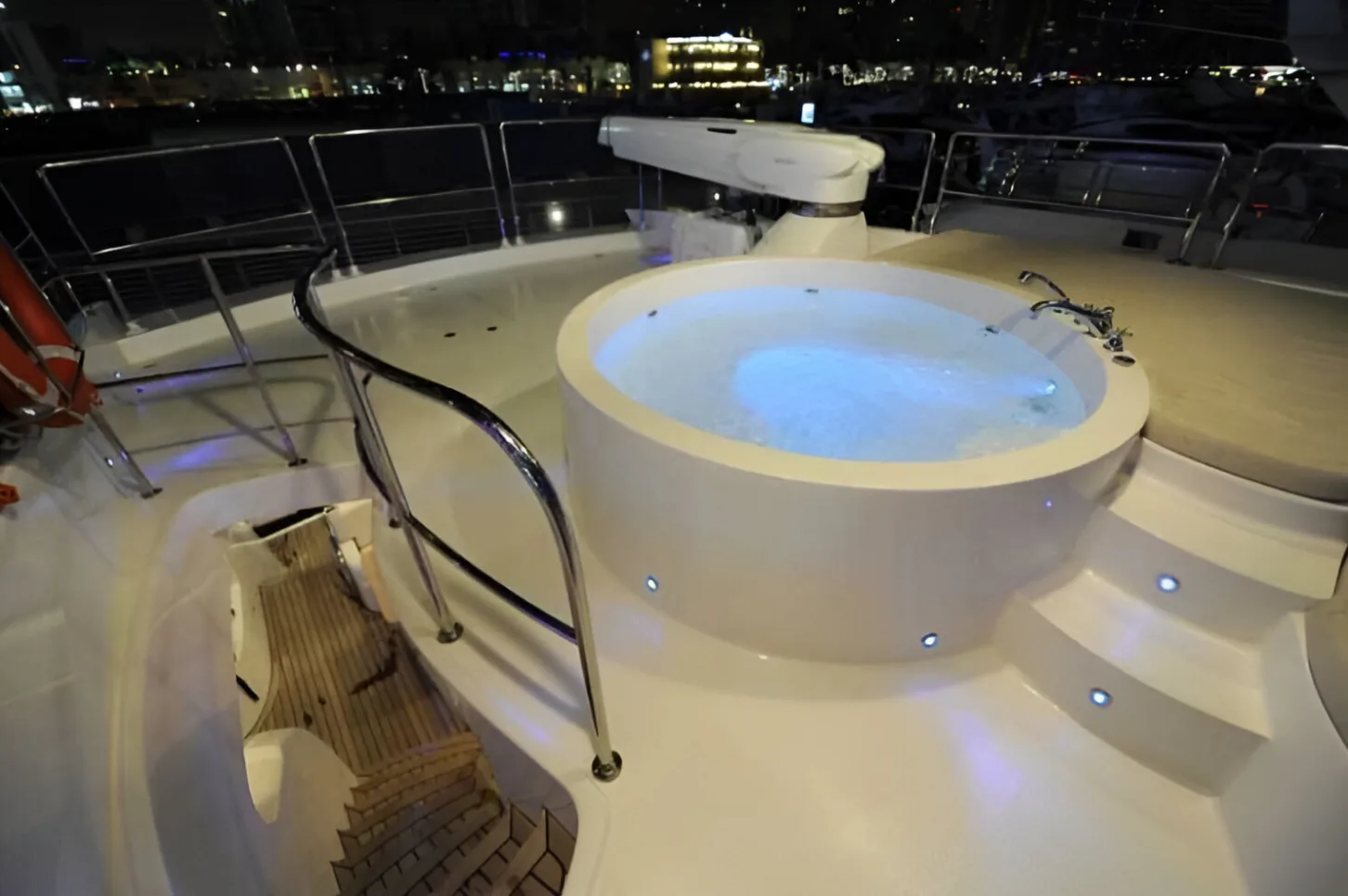 Majesty 88 Ft Yacht — 4